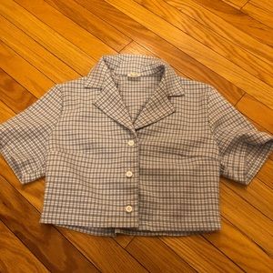Super cute cropped plaid brandy button down